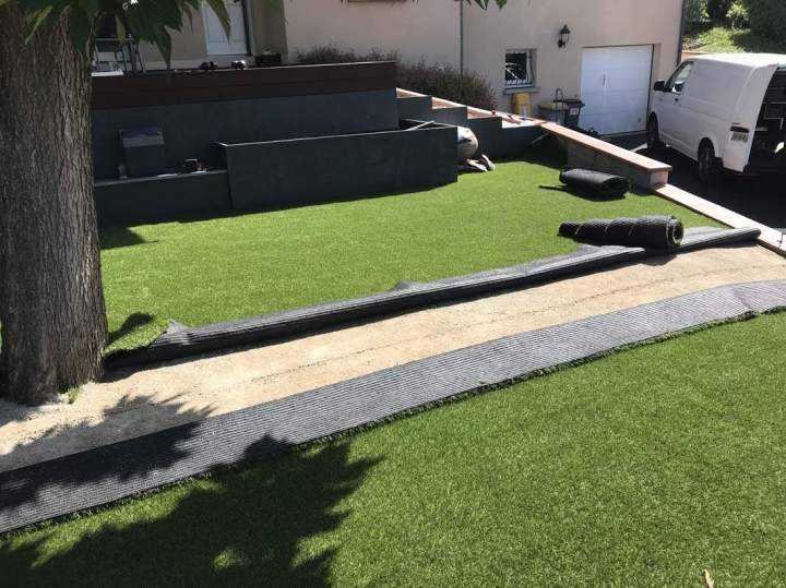 Pose de gazon synthétique Lempdes