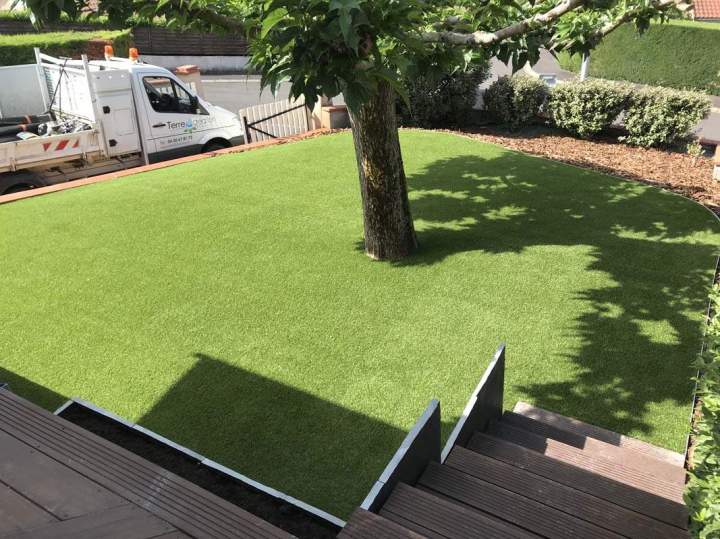 Pose de gazon synthétique Lempdes